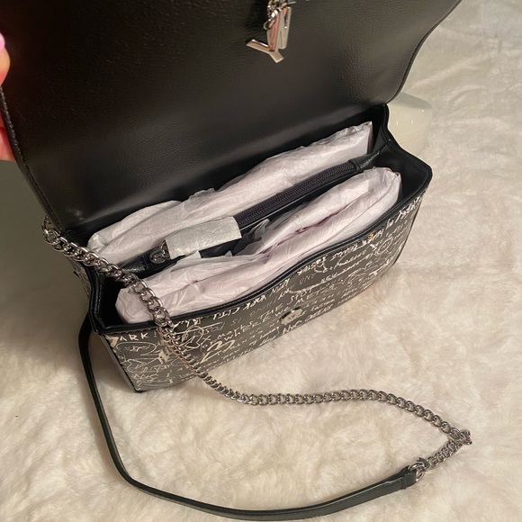 DKNY 💯 Authentic - Picture 3 of 9